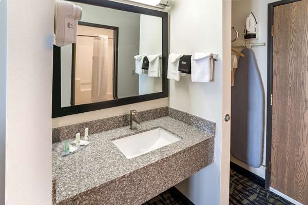  - Quality Inn Rochelle - I-39, Exit 99
