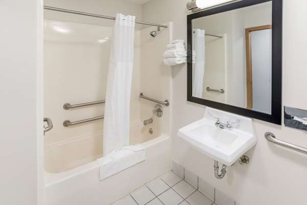  - Quality Inn Rochelle - I-39, Exit 99