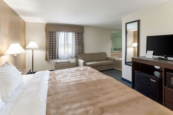 Suite - Quality Inn Rochelle - I-39, Exit 99