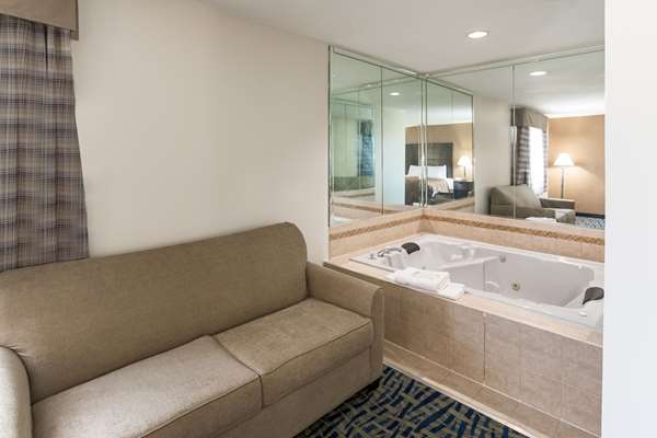 Suite - Quality Inn Rochelle - I-39, Exit 99