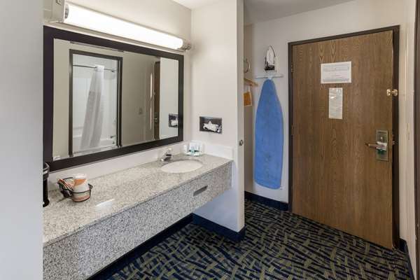Suite - Quality Inn Rochelle - I-39, Exit 99