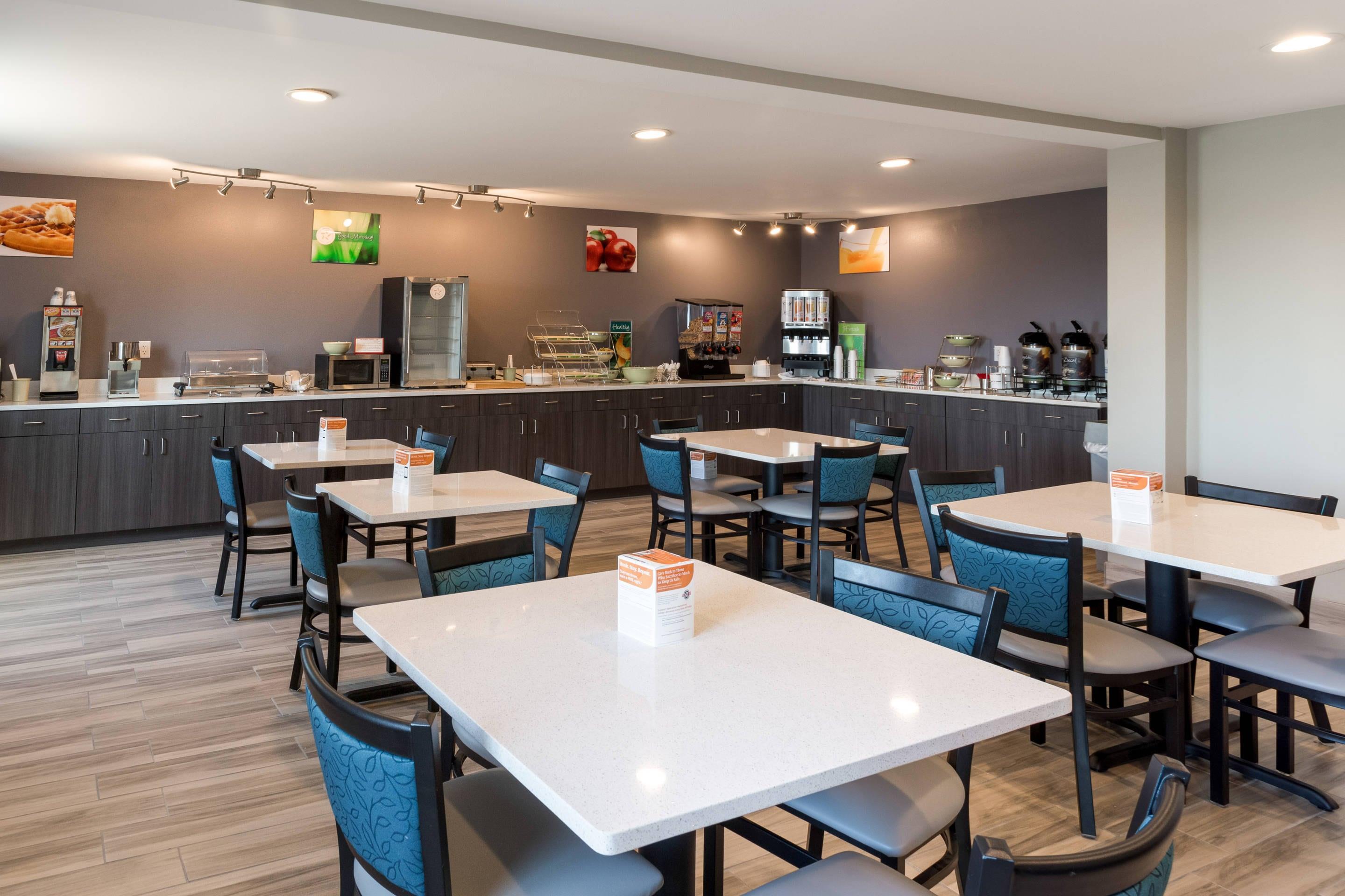 Breakfast area | Quality Inn