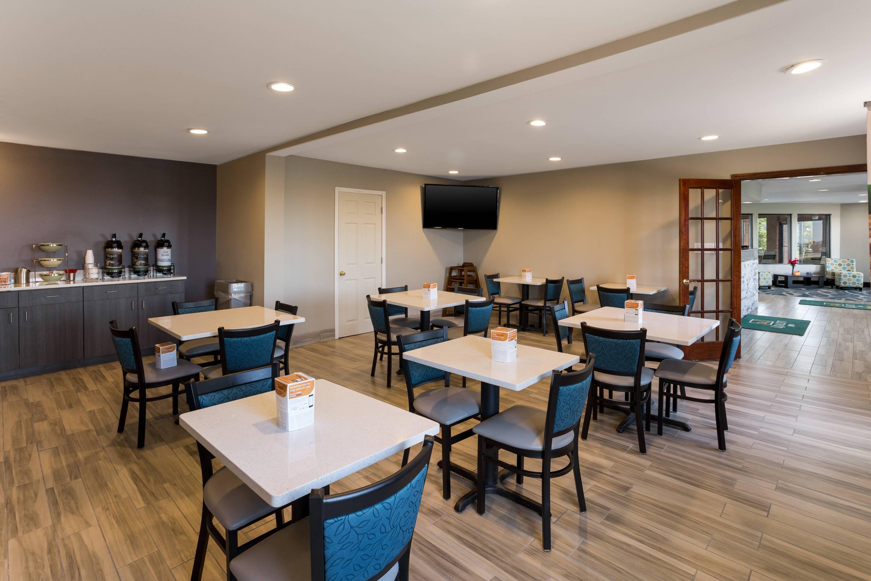 Breakfast area | Quality Inn