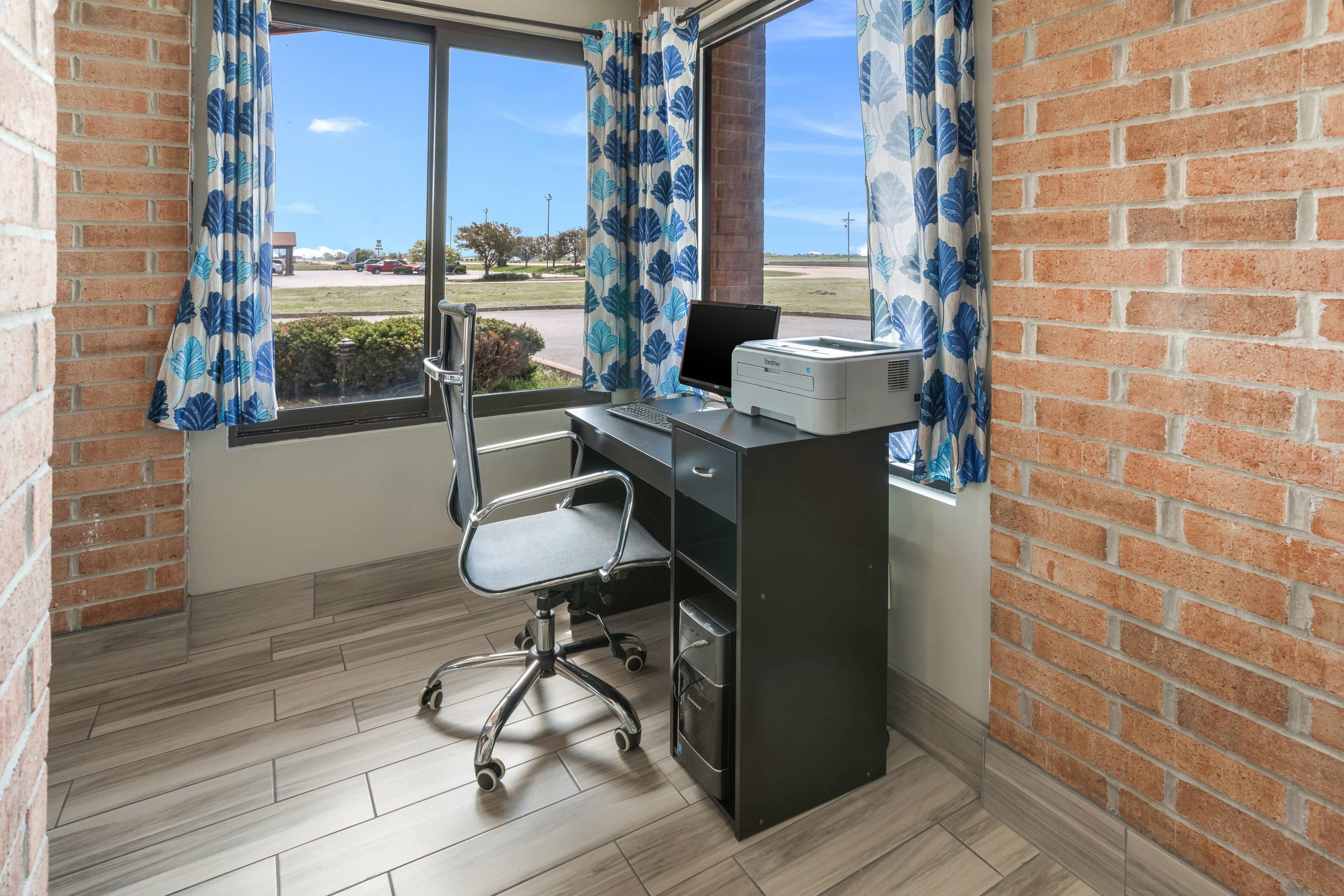 Business center | Quality Inn