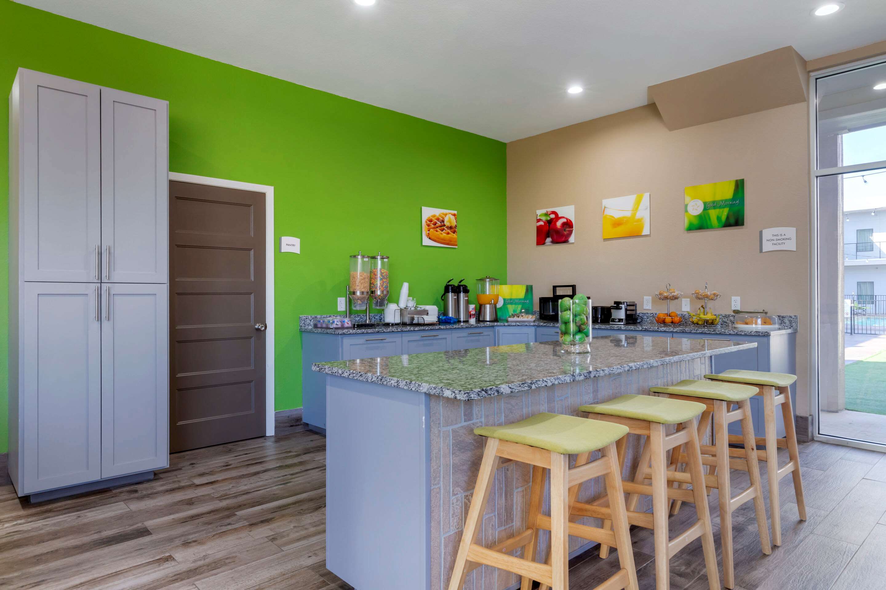 Breakfast area