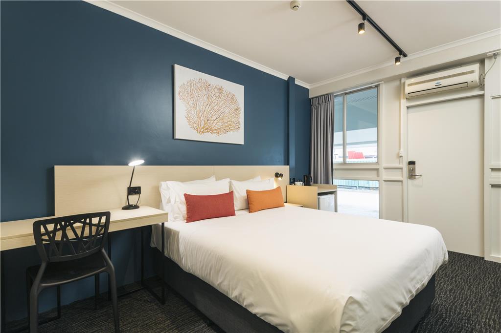 NIGHTCAP AT EDGE HILL TAVERN-guestroom-Guest Room,On-Site.jpg