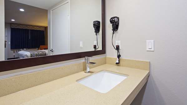  - SureStay Plus by Best Western West Chula Vista - I-5, Exit 7B