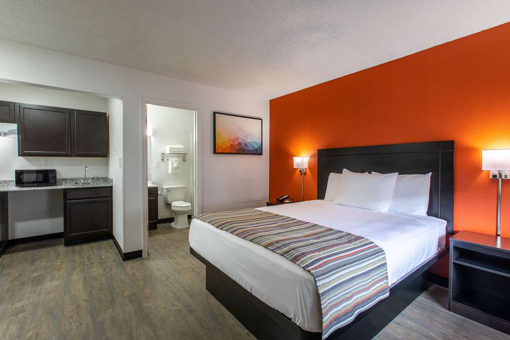 SUBURBAN STUDIOS SPARTANBURG - I-26-guestroom-Guest Room,On-Site.jpg