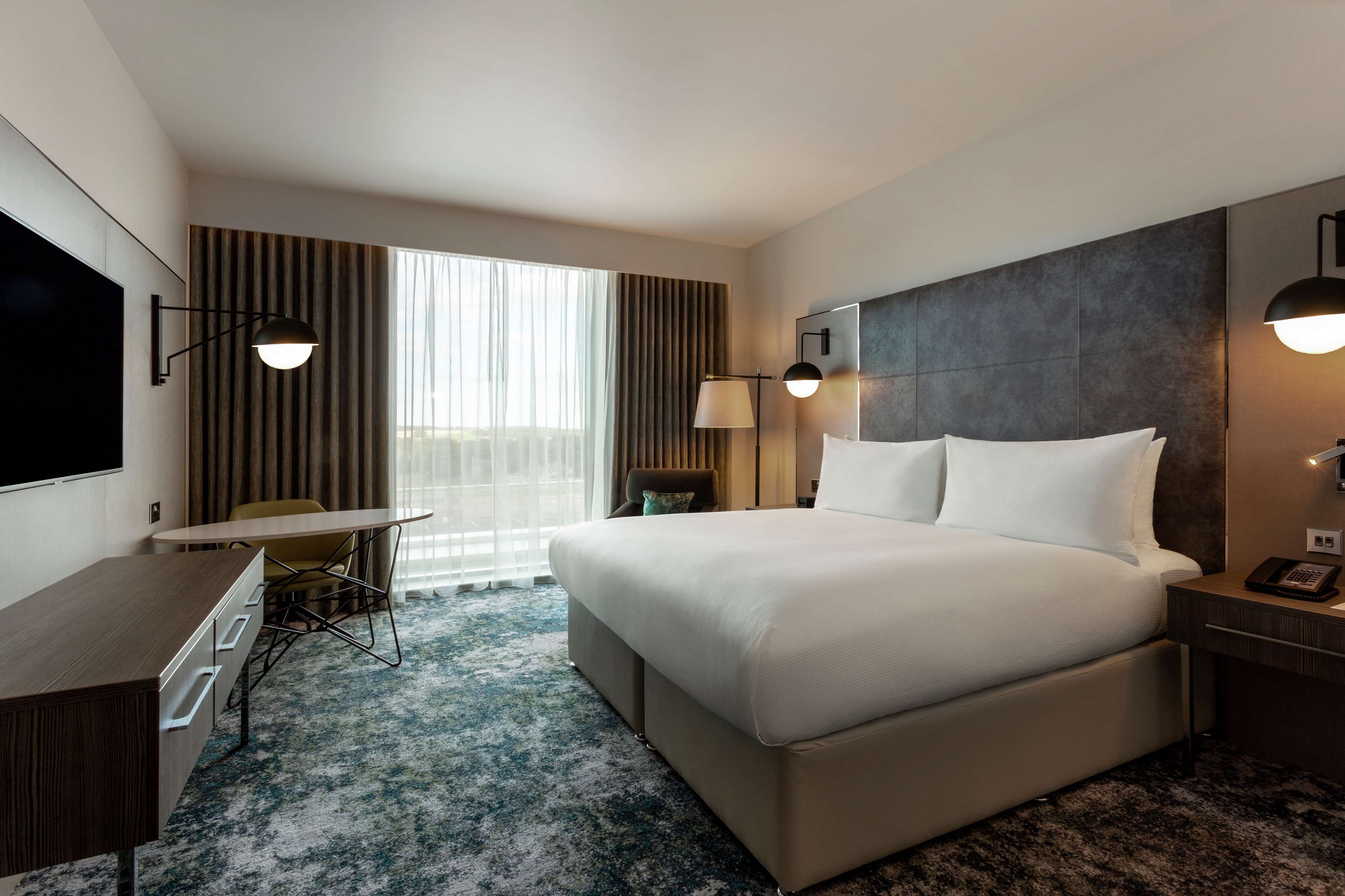 Hilton Aberdeen TECA Room Type - KING EXECUTIVE GUEST ROOM