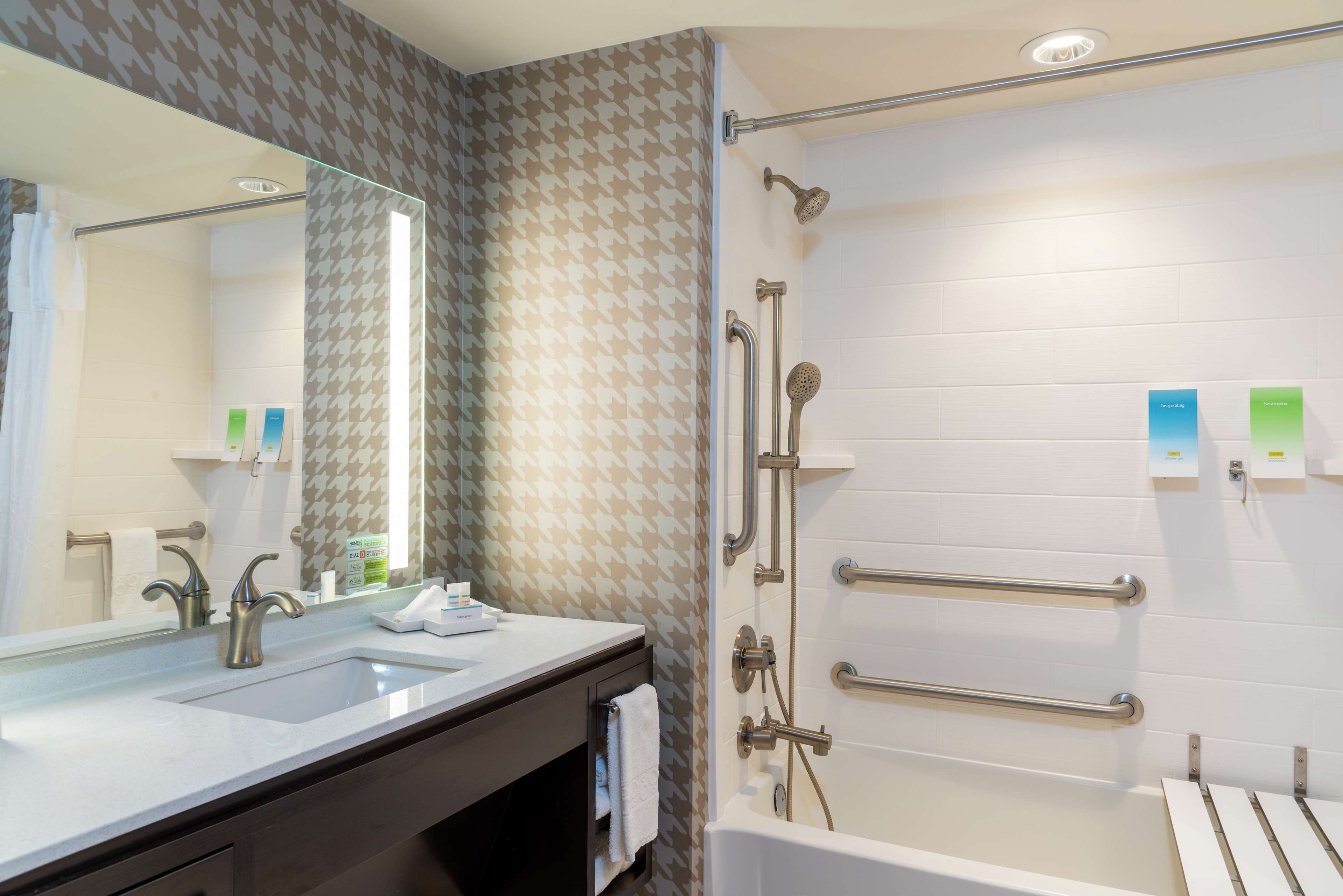 Home2 Suites by Hilton Appleton Room Type - 2QN ACC TUB STUDIO NONSMK
