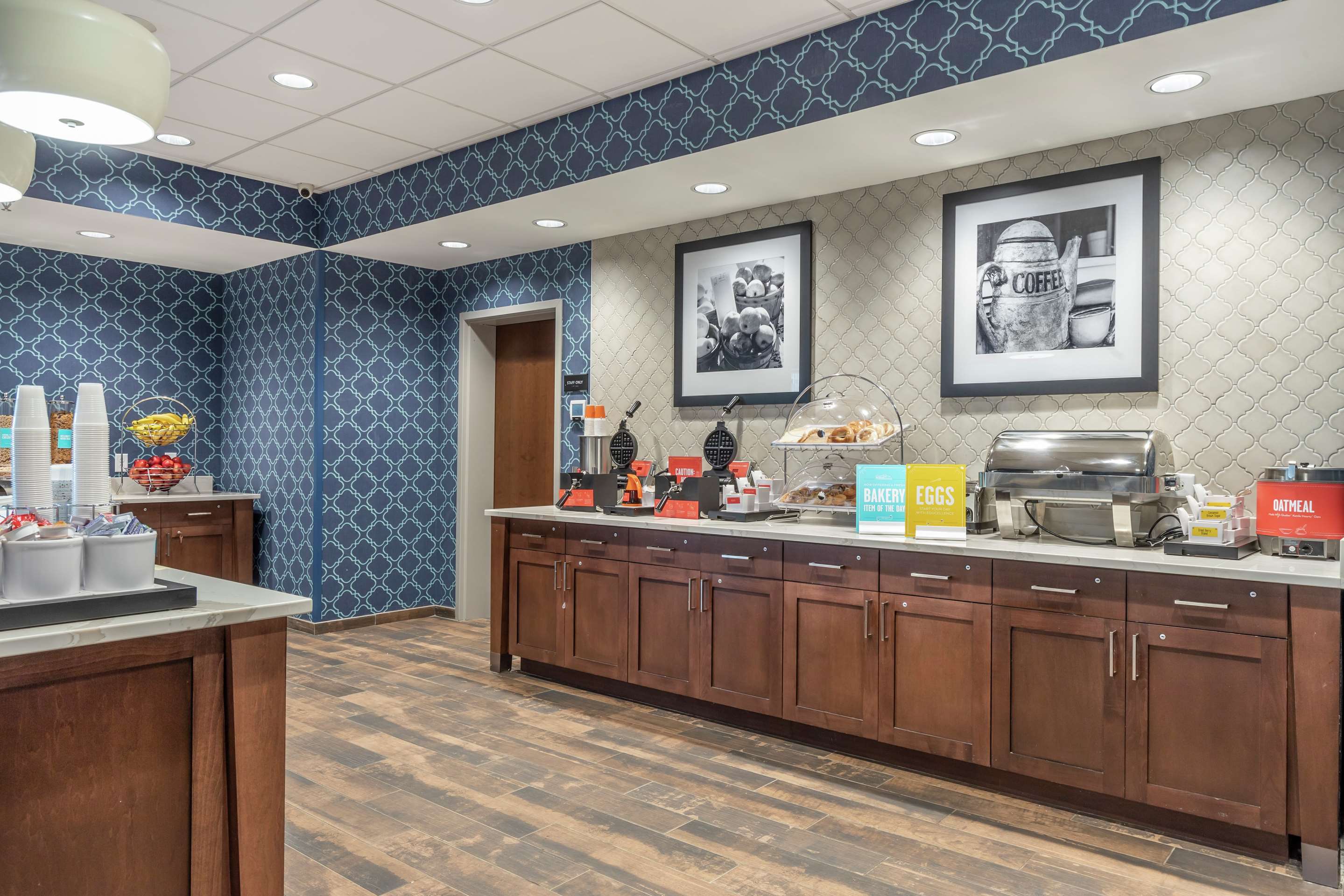 Breakfast Area | Hampton Inn Camden, SC