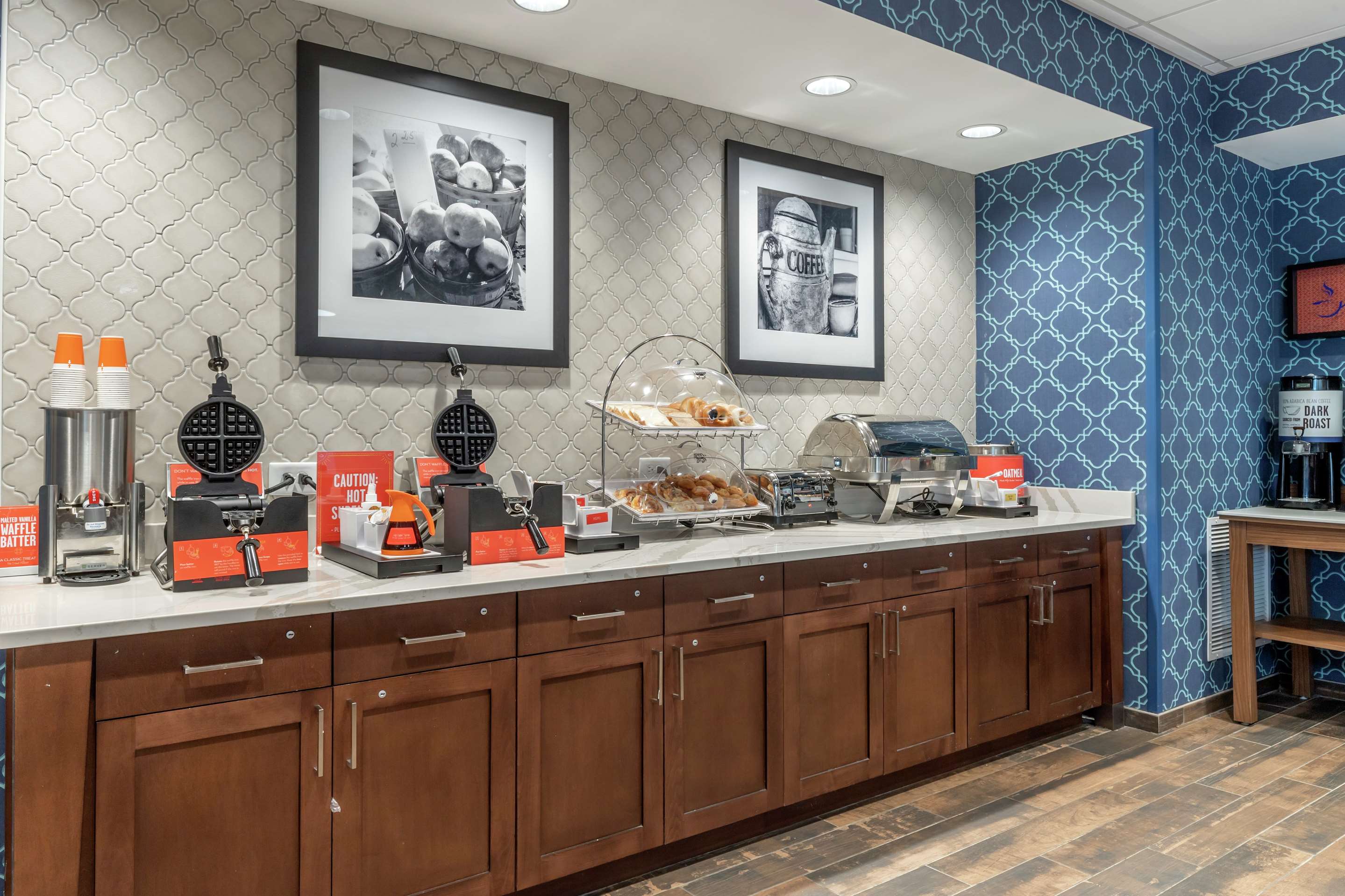 Breakfast Area | Hampton Inn Camden, SC