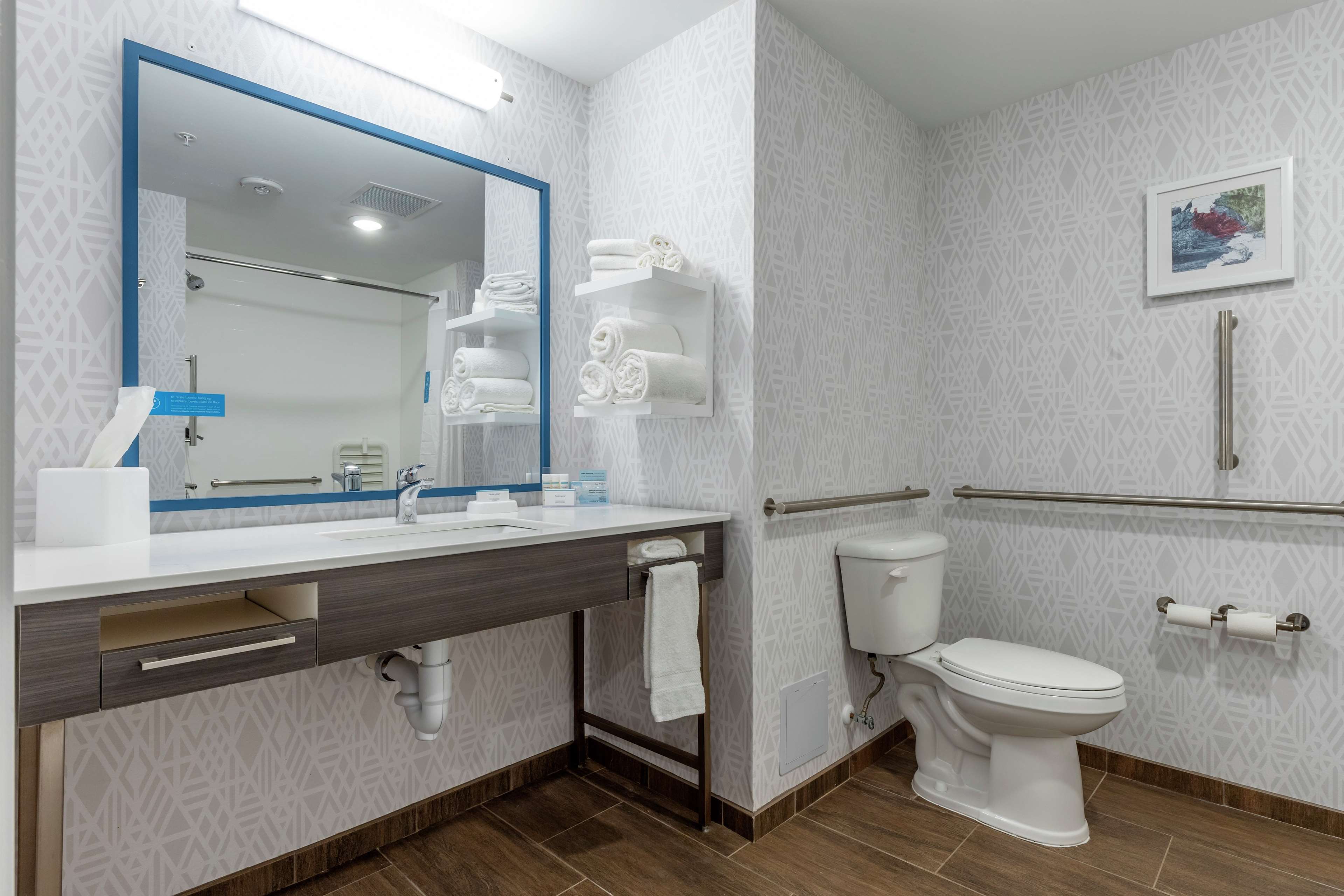 Hampton Inn by Hilton Camden Room Type - 1 KING SFBD MIC FRG NS