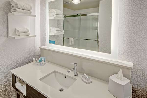  - Hampton Inn Airport Fresno