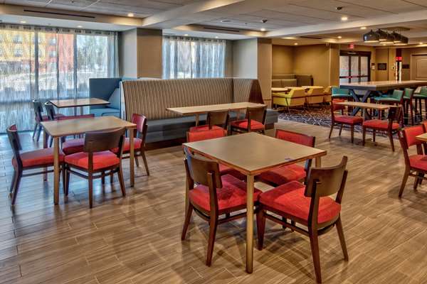  - Hampton Inn Airport Fresno