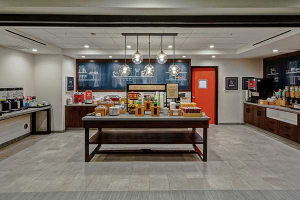 Amenities - Hampton Inn Airport Fresno