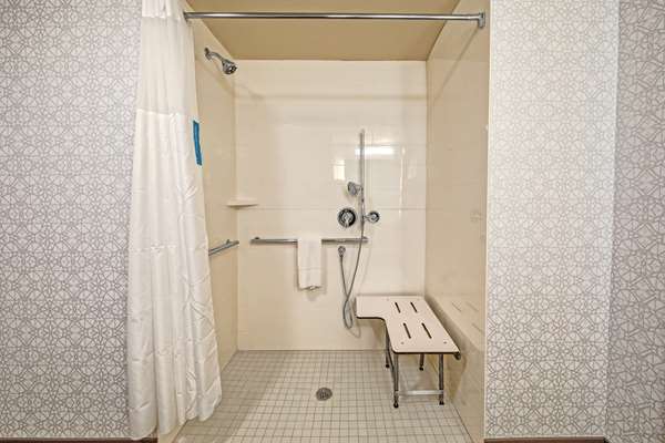  - Hampton Inn Airport Fresno