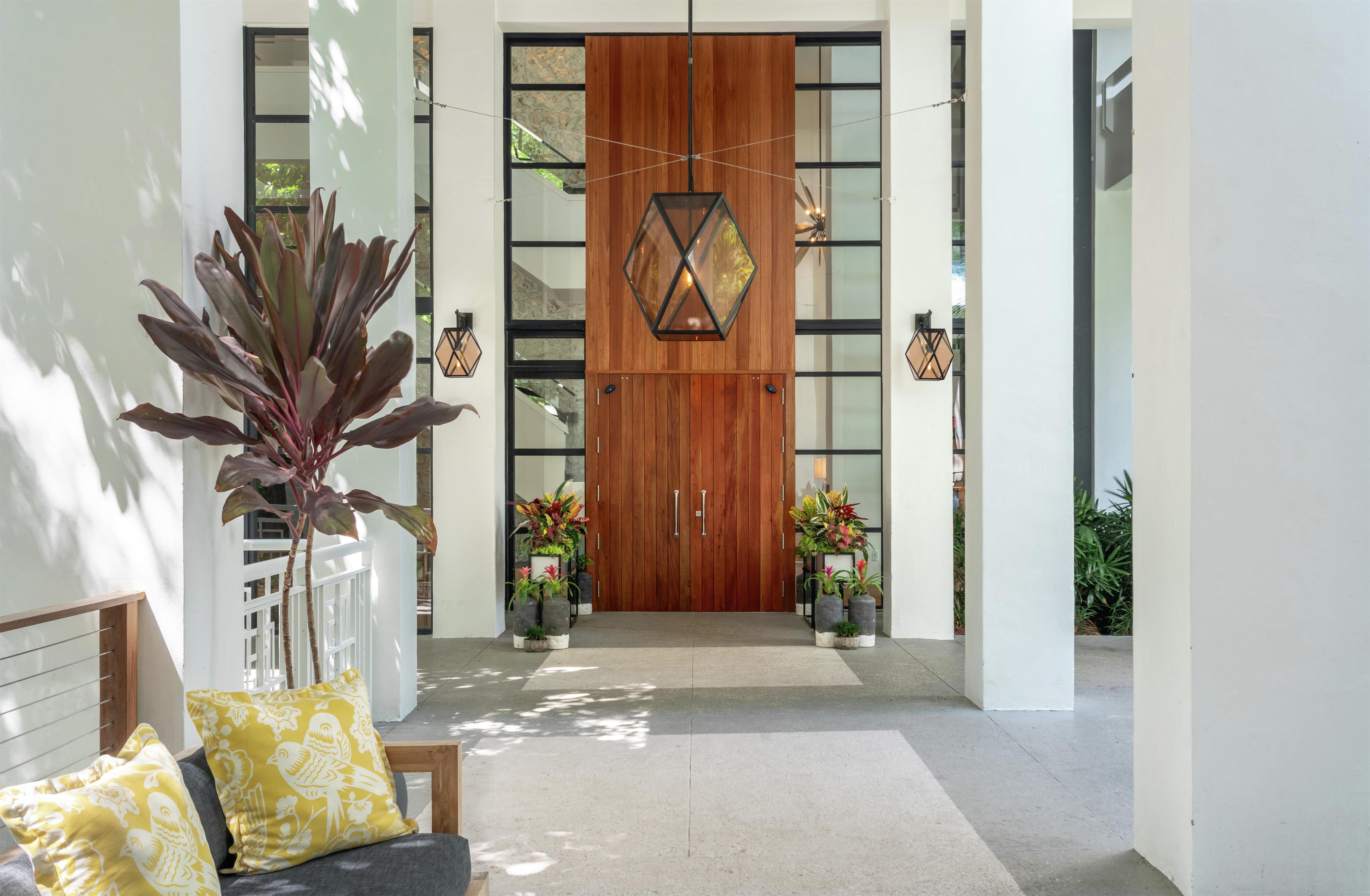 Lobby | Baker's Cay Resort Key Largo, Curio Collection by Hilton