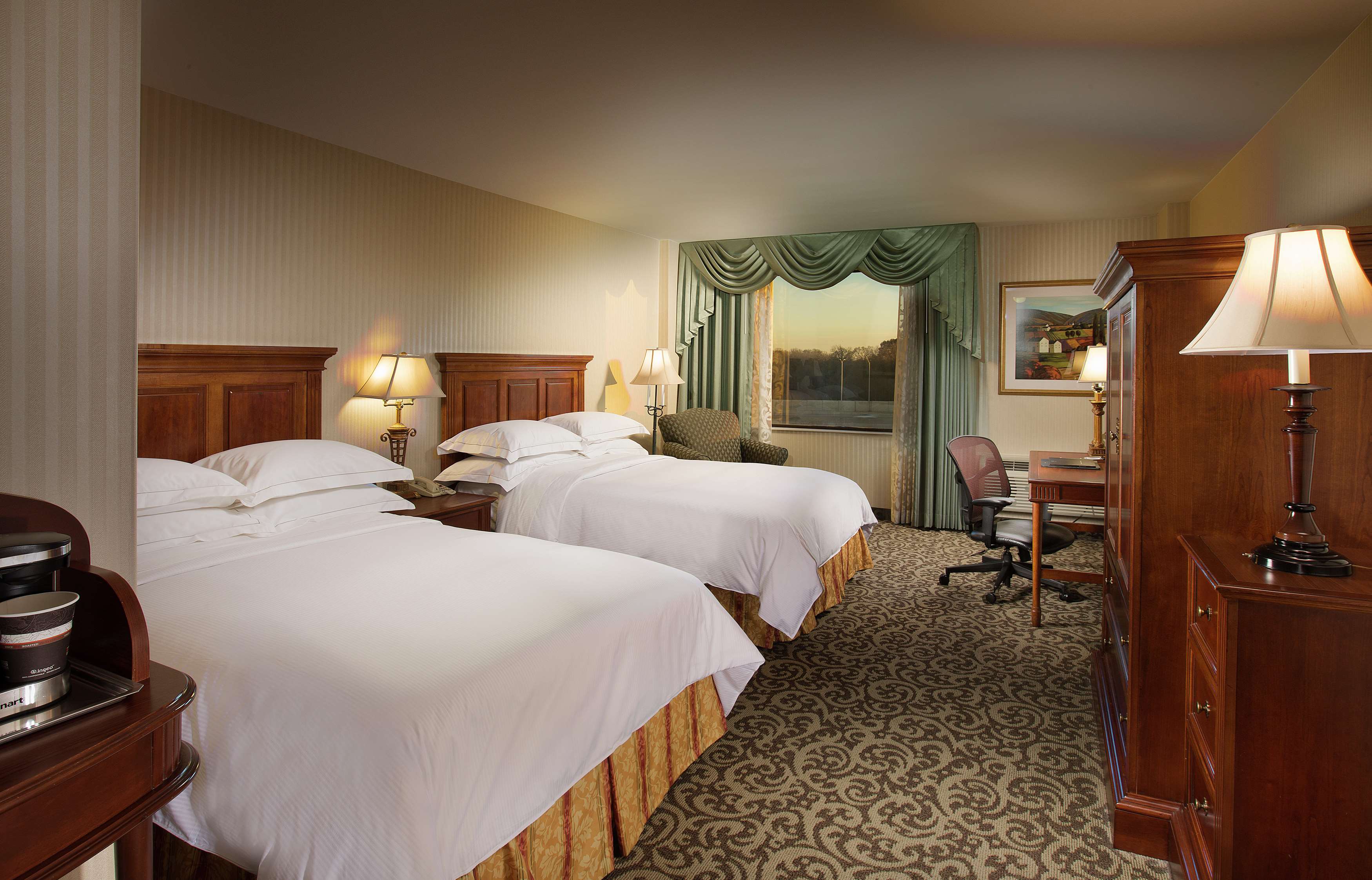 DoubleTree by Hilton Lisle Naperville - Tap to explore photos