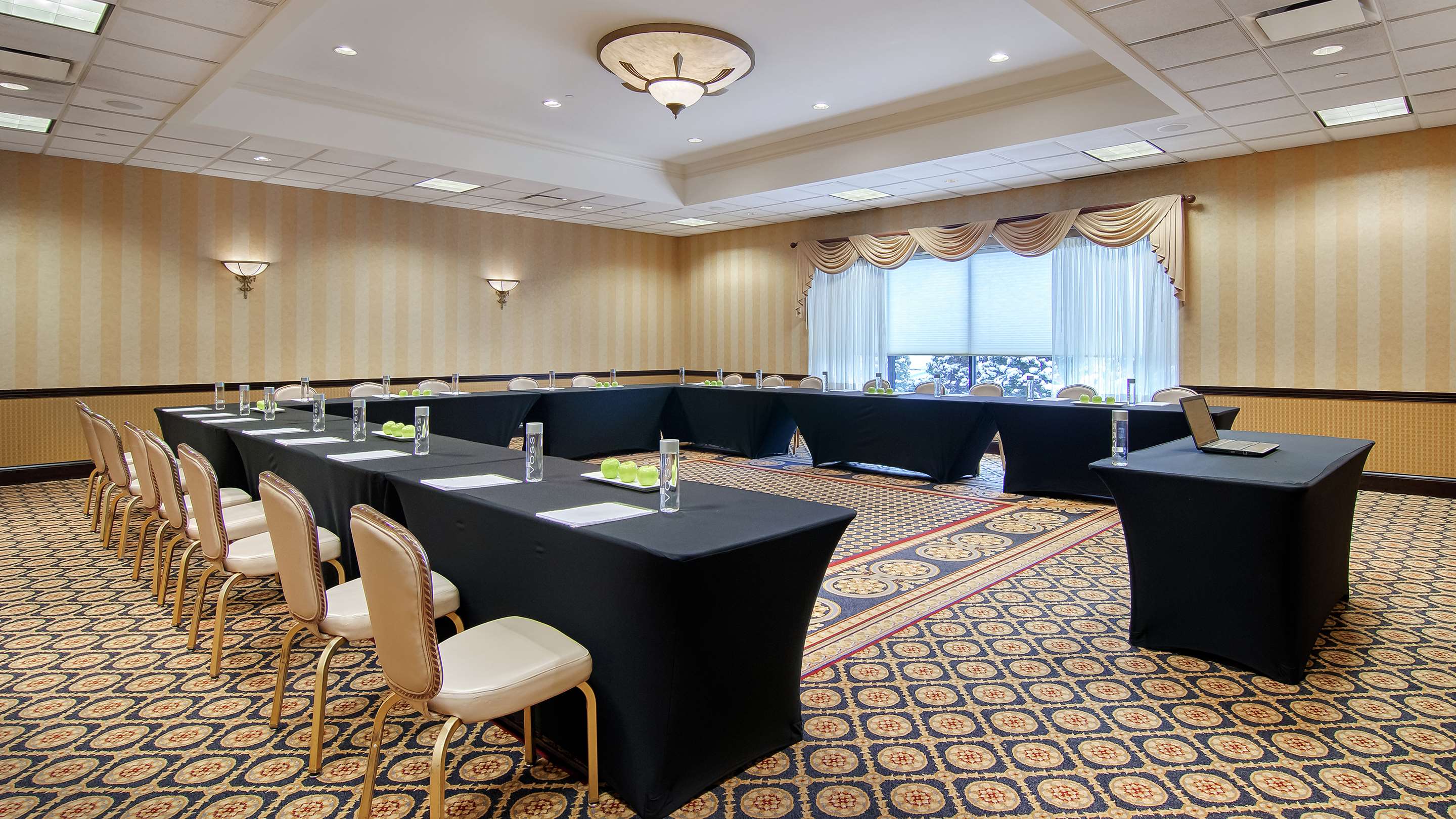 Meeting Room | DoubleTree by Hilton Lisle Naperville