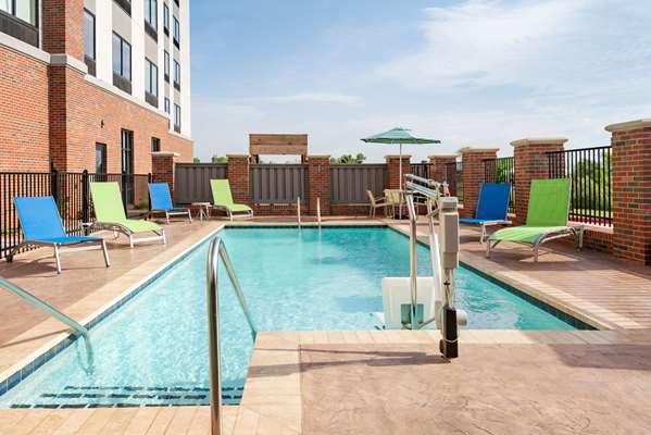 Pool - Hampton Inn & Suites Norman
