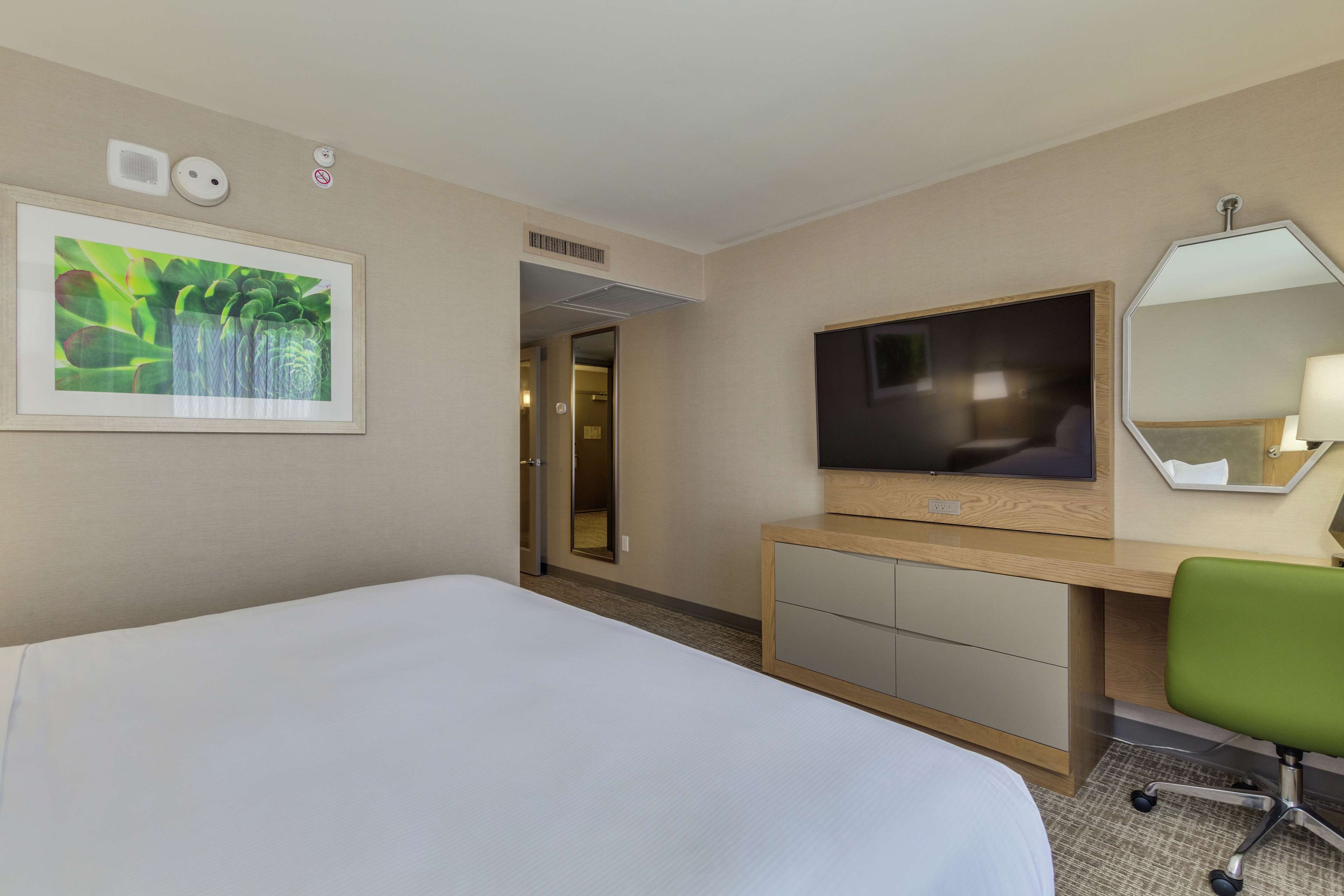 DoubleTree by Hilton Phoenix Chandler Room Type - 1KING 2 RM SUITE W SOFABED
