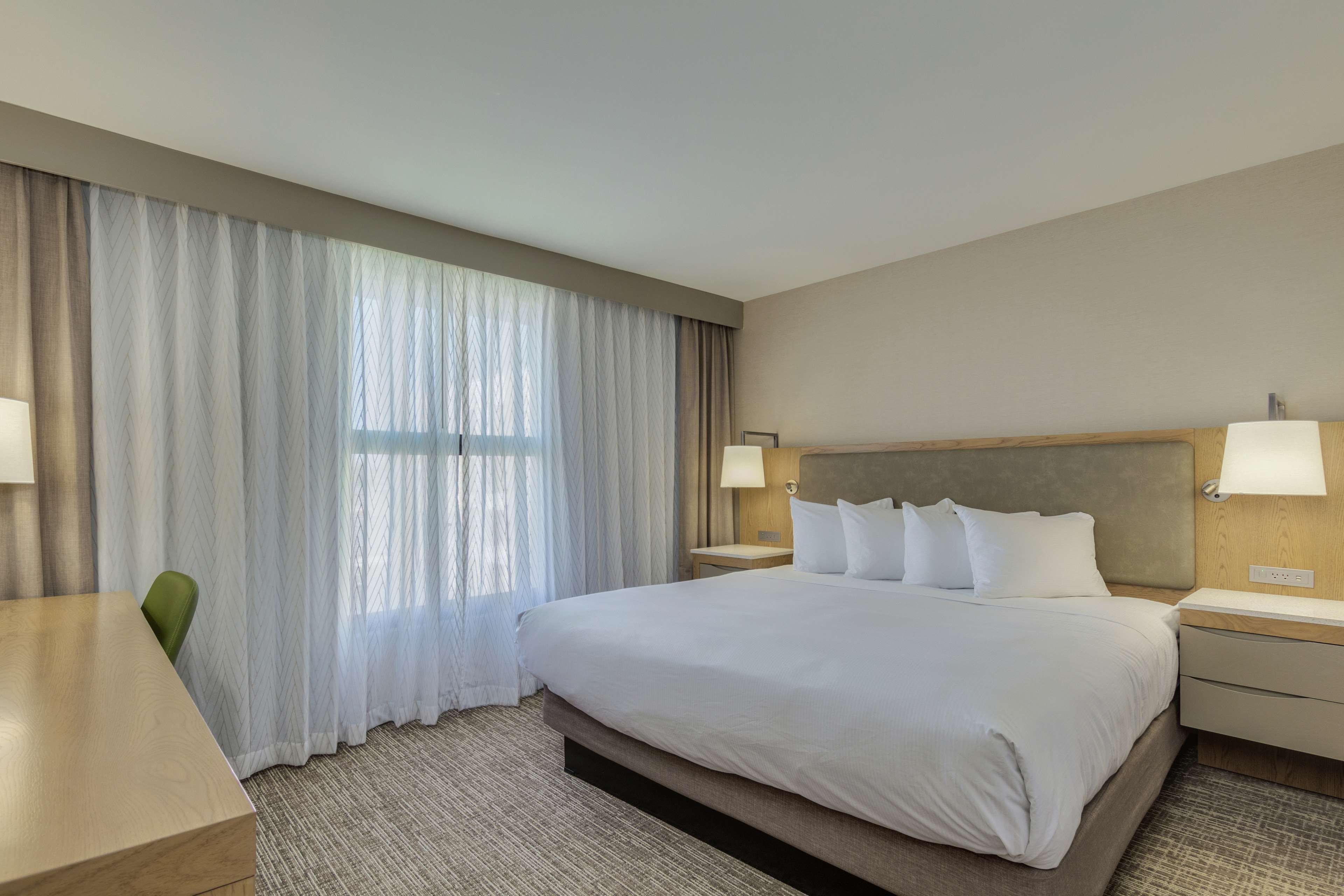 DoubleTree by Hilton Phoenix Chandler - Tap to explore photos