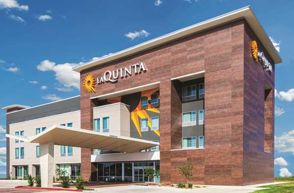 Exterior view - La Quinta Inn & Suites Bloomington