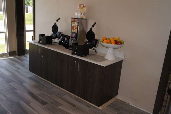 Amenities - La Quinta Inn & Suites Bloomington