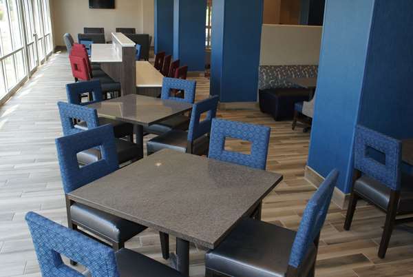 Amenities - La Quinta Inn & Suites Bloomington