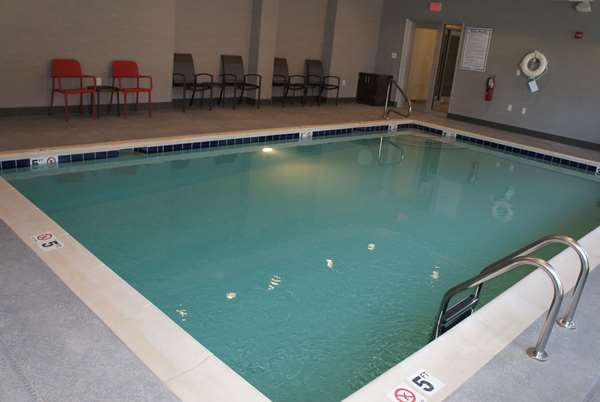 Pool - La Quinta Inn & Suites Bloomington