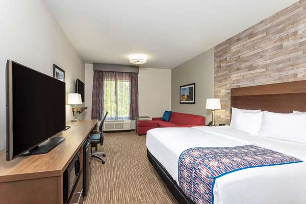  - La Quinta Inn & Suites Bloomington