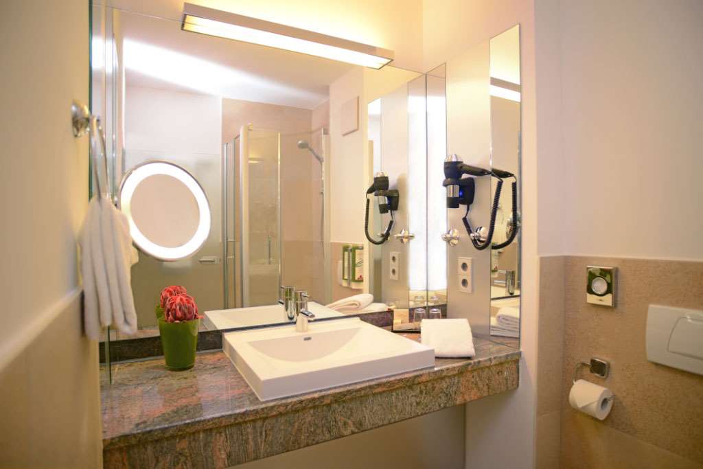 Achat Hotel Regensburg Im Park-guestroom-Guest Room,Bathroom,On-Site.jpg