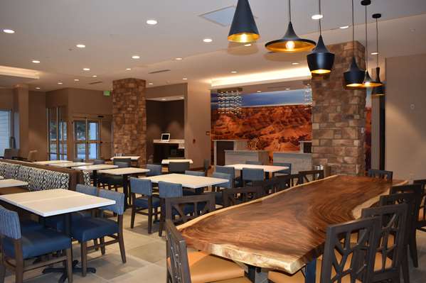 Restaurant - La Quinta Inn & Suites Flagstaff - I-40, Exit 198