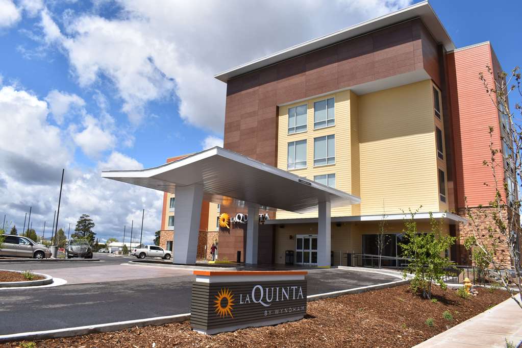 La Quinta Inn & Suites East I-40
