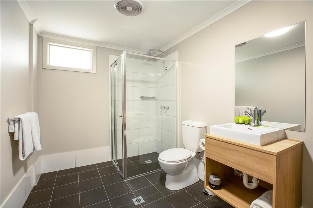 NIGHTCAP AT CHARLES FAIRY MEADOW-guestroom-Guest Room,Bathroom,On-Site.jpg
