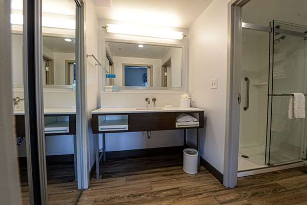  - Hampton Inn & Suites Lenoir