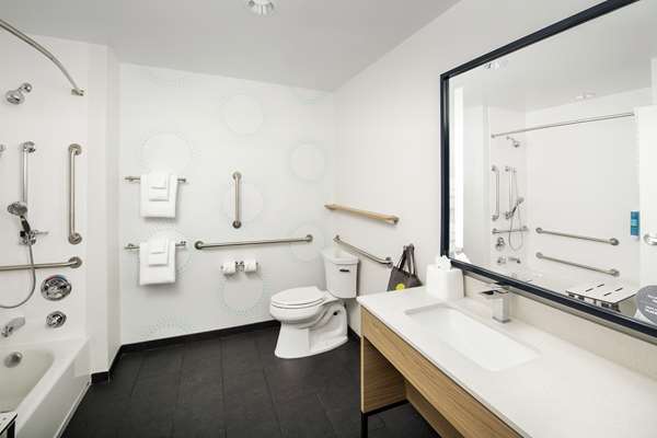  - Tru by Hilton Hotel Airport Denver