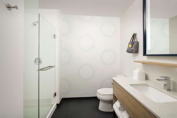  - Tru by Hilton Hotel Airport Denver