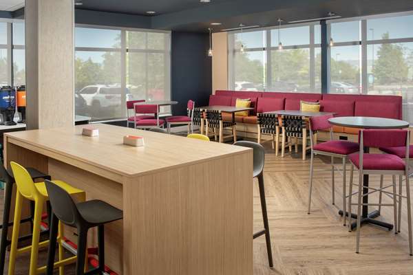 Restaurant - Tru by Hilton Hotel Airport Denver