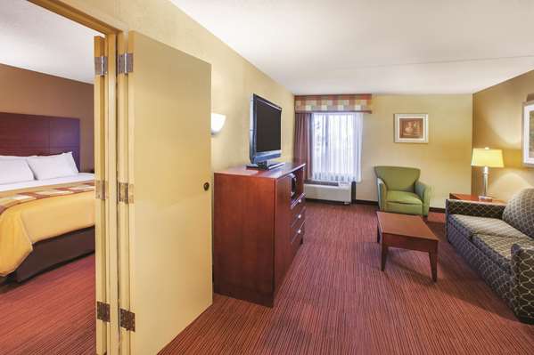 Suite - Baymont Inn & Suites Canton