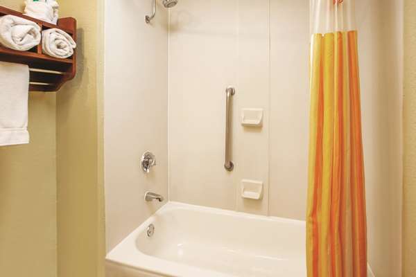 - Baymont Inn & Suites Canton