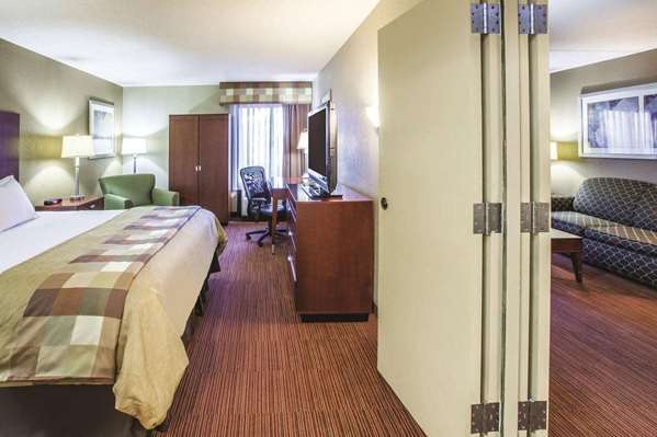  - Baymont Inn & Suites Canton