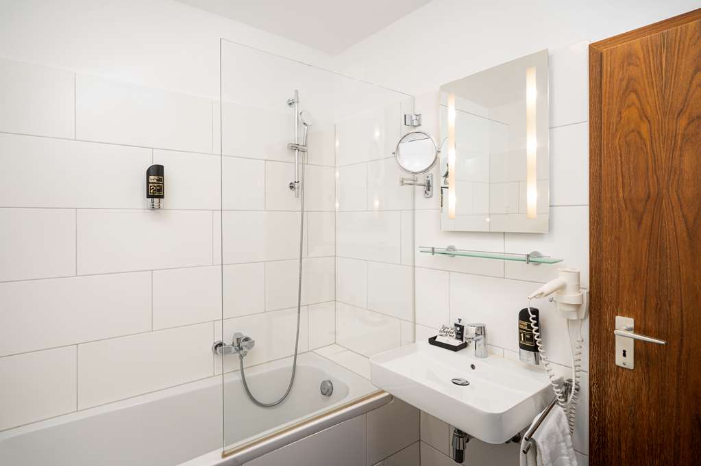 Arthotel ANA Eden-guestroom-Guest Room,Bathroom,On-Site.jpg