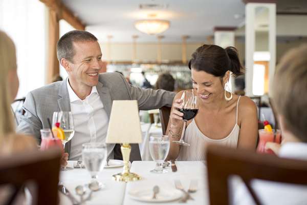 Bar - Harrison Hot Springs Resort