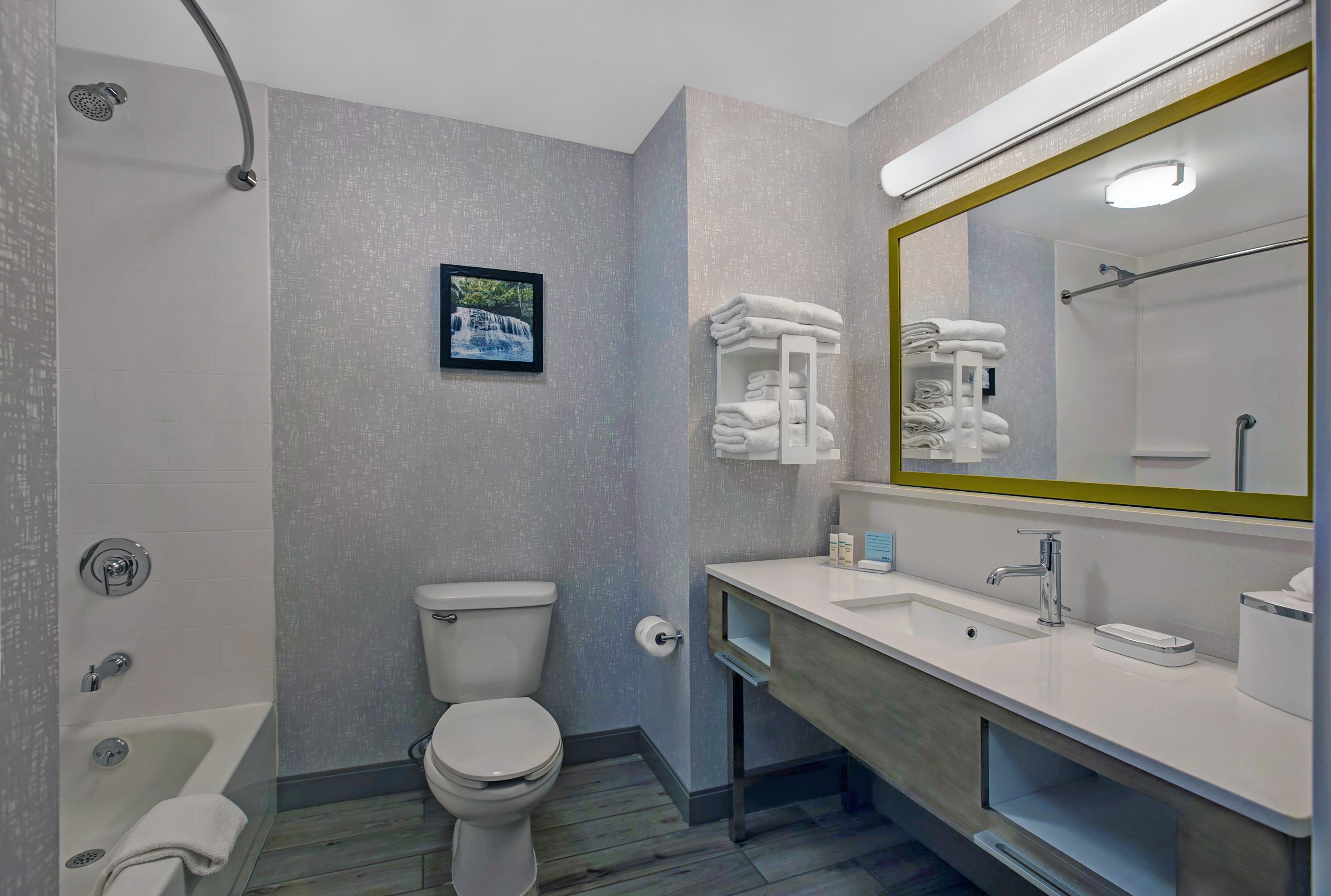 Hampton Inn Westfield Room Type - 2 QUEENS W  FRIDGE