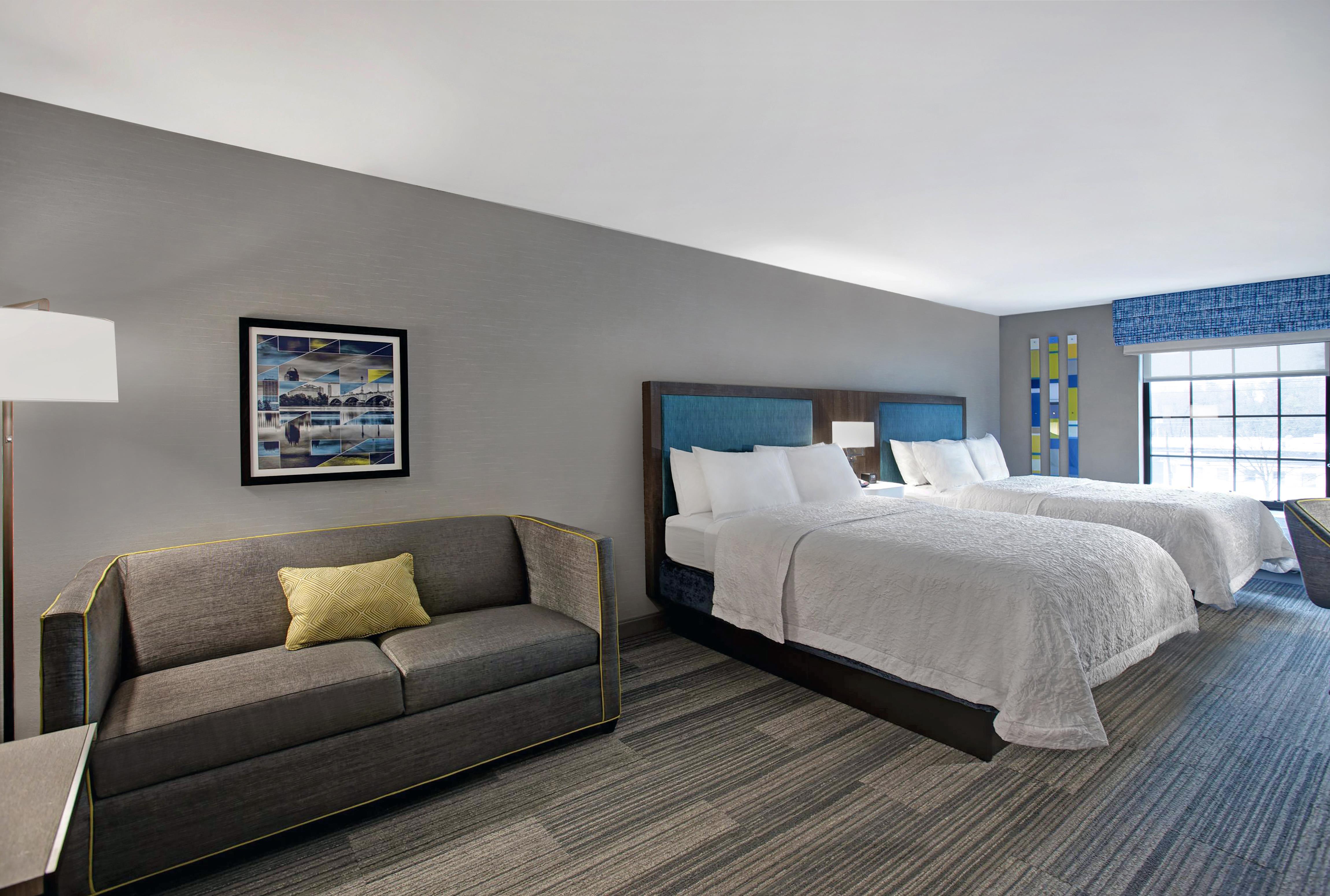 Hampton Inn Westfield Room Type - 2 QN W SOFA FRIDGE