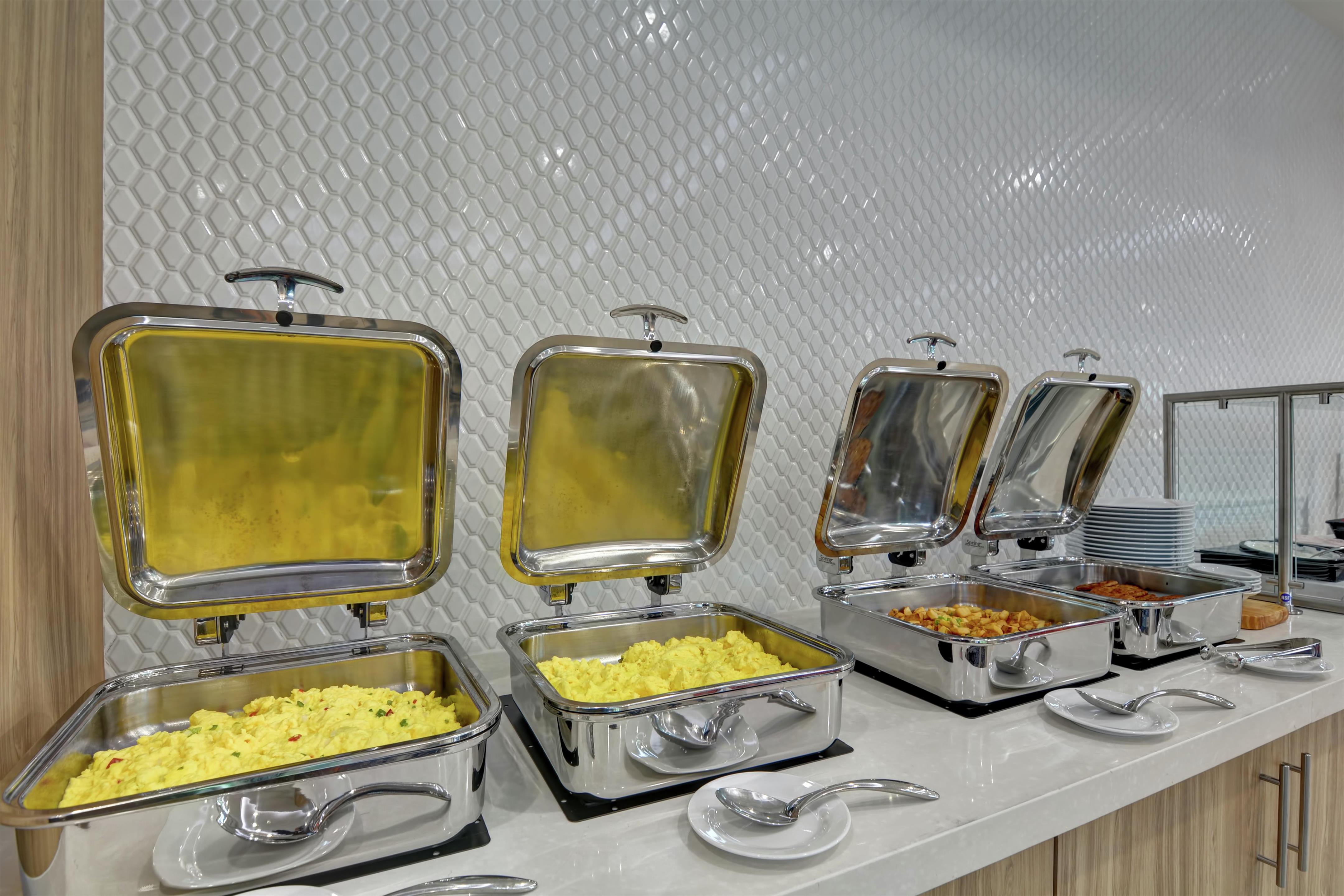 Breakfast Area | Hilton Garden Inn Biloxi