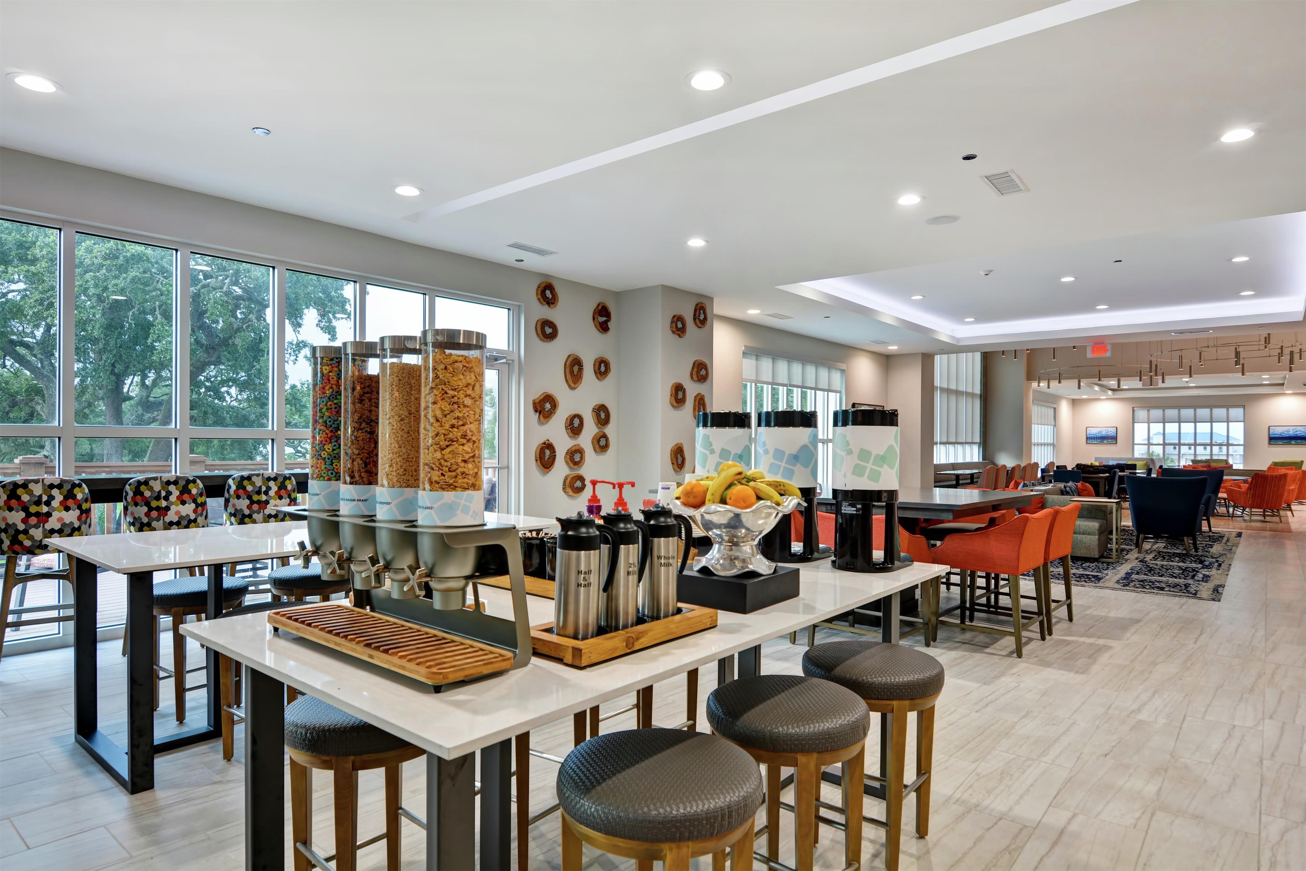 Breakfast Area | Hilton Garden Inn Biloxi