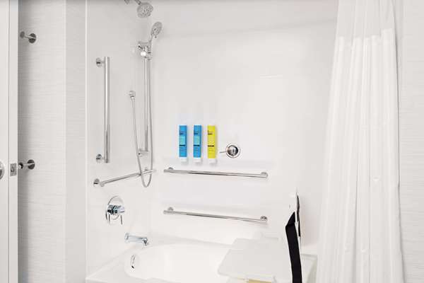  - Tru by Hilton Hotel Cleveland Clinic